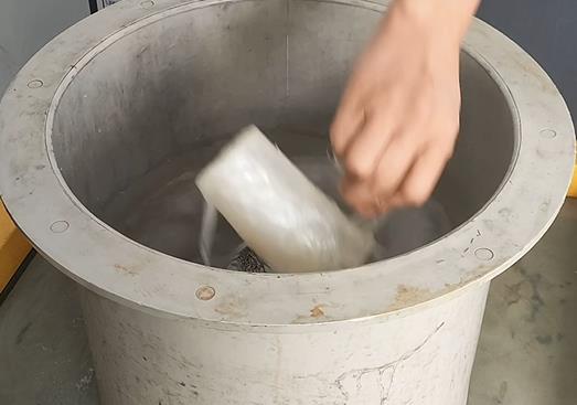 抛光液增加察布查尔不锈钢螺母螺套金属光泽